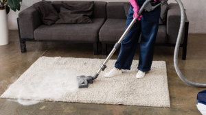 Cách vệ sinh thảm lông trải sàn bằng giấm trắng và nước ấm